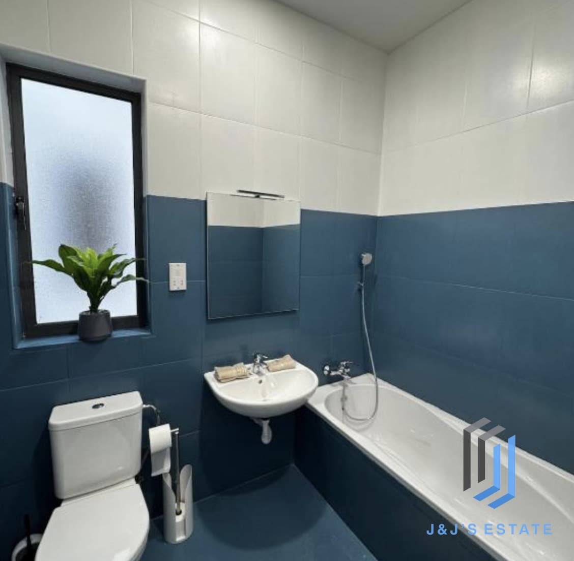 Two-bedroom furnished apartment with city view in Ta' Xbiex · 11