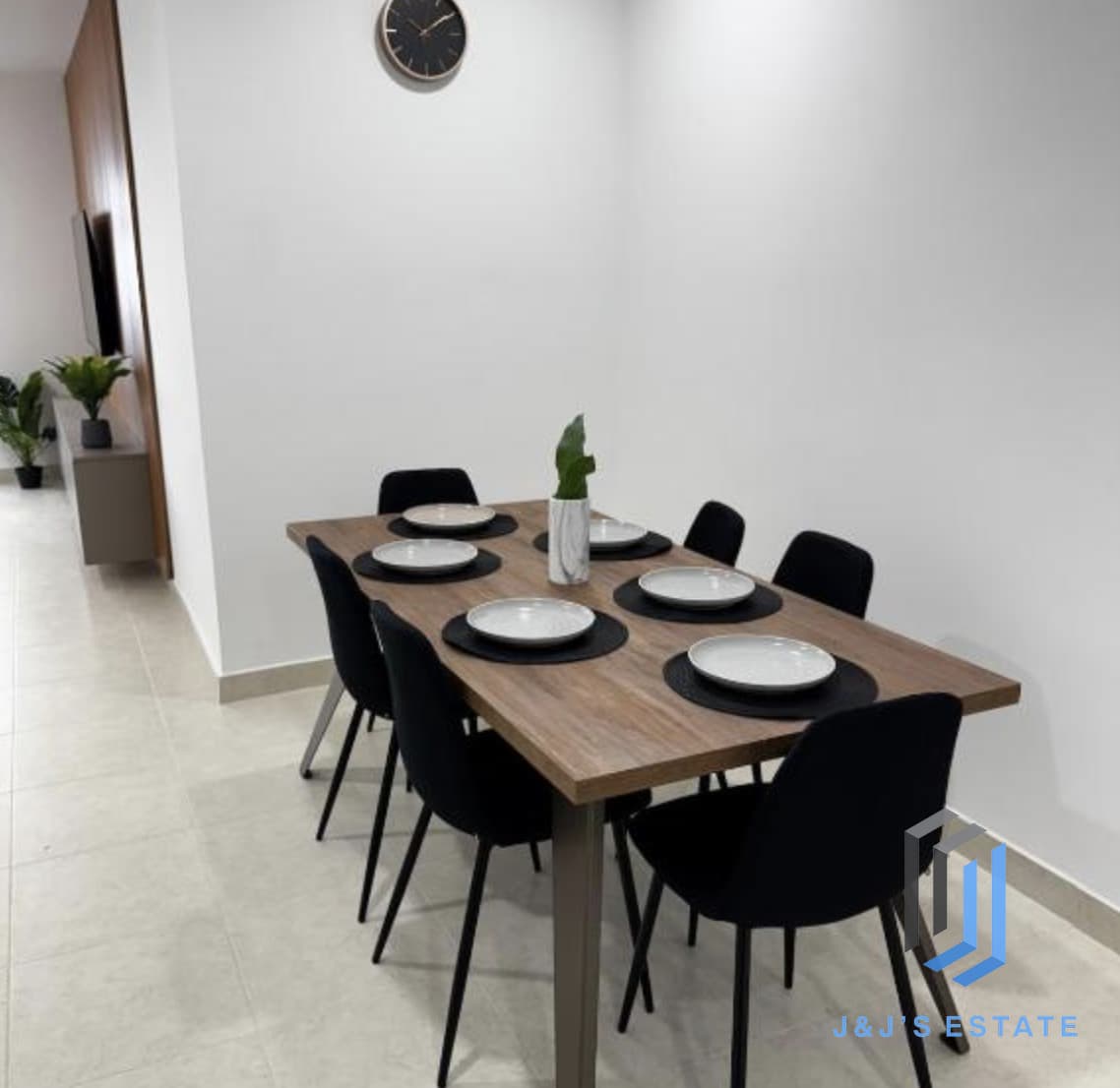 Two-bedroom furnished apartment with city view in Ta' Xbiex · 10
