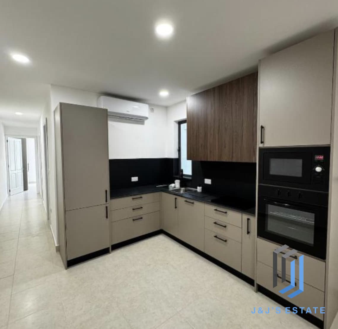 Two-bedroom furnished apartment with city view in Ta' Xbiex · 5