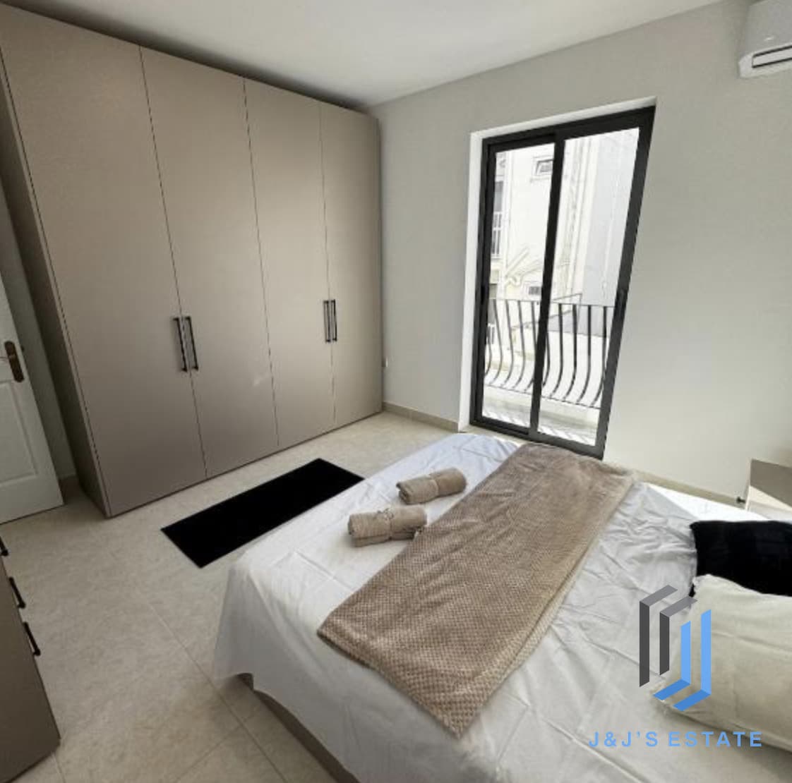 Two-bedroom furnished apartment with city view in Ta' Xbiex · 8