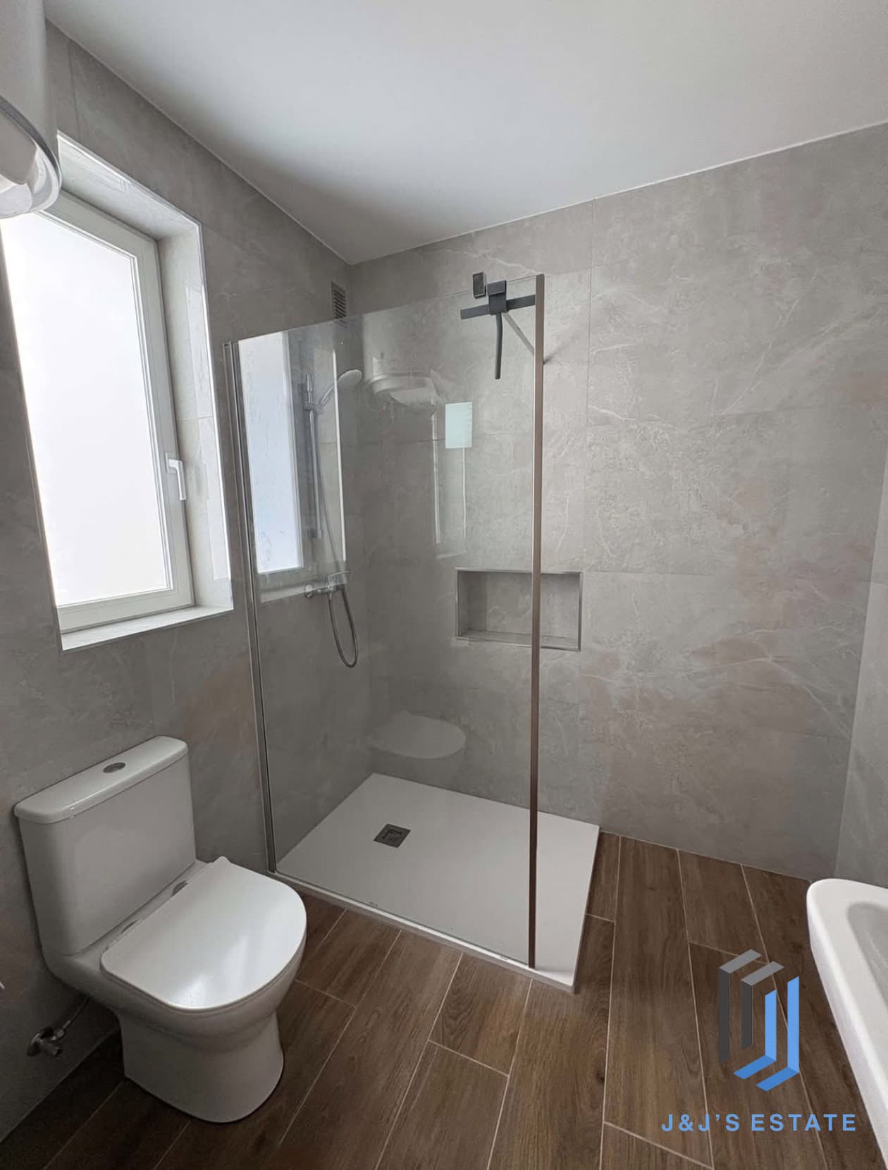 Tastefully Furnished 3-Bed Marsaskala Apartment · 10