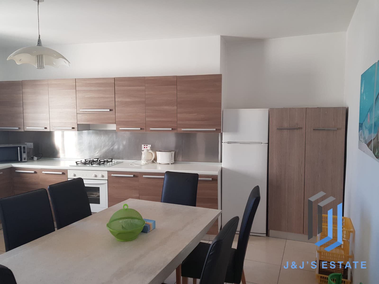 Furnished 2-Bed San Gwann Apartment with Panoramic Views · 5