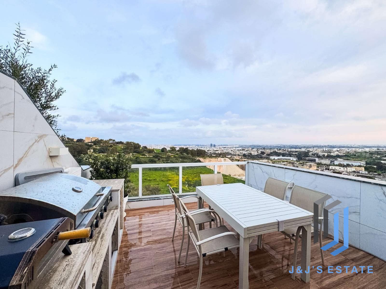 Furnished 2-Bed Duplex Penthouse, Naxxar · 6