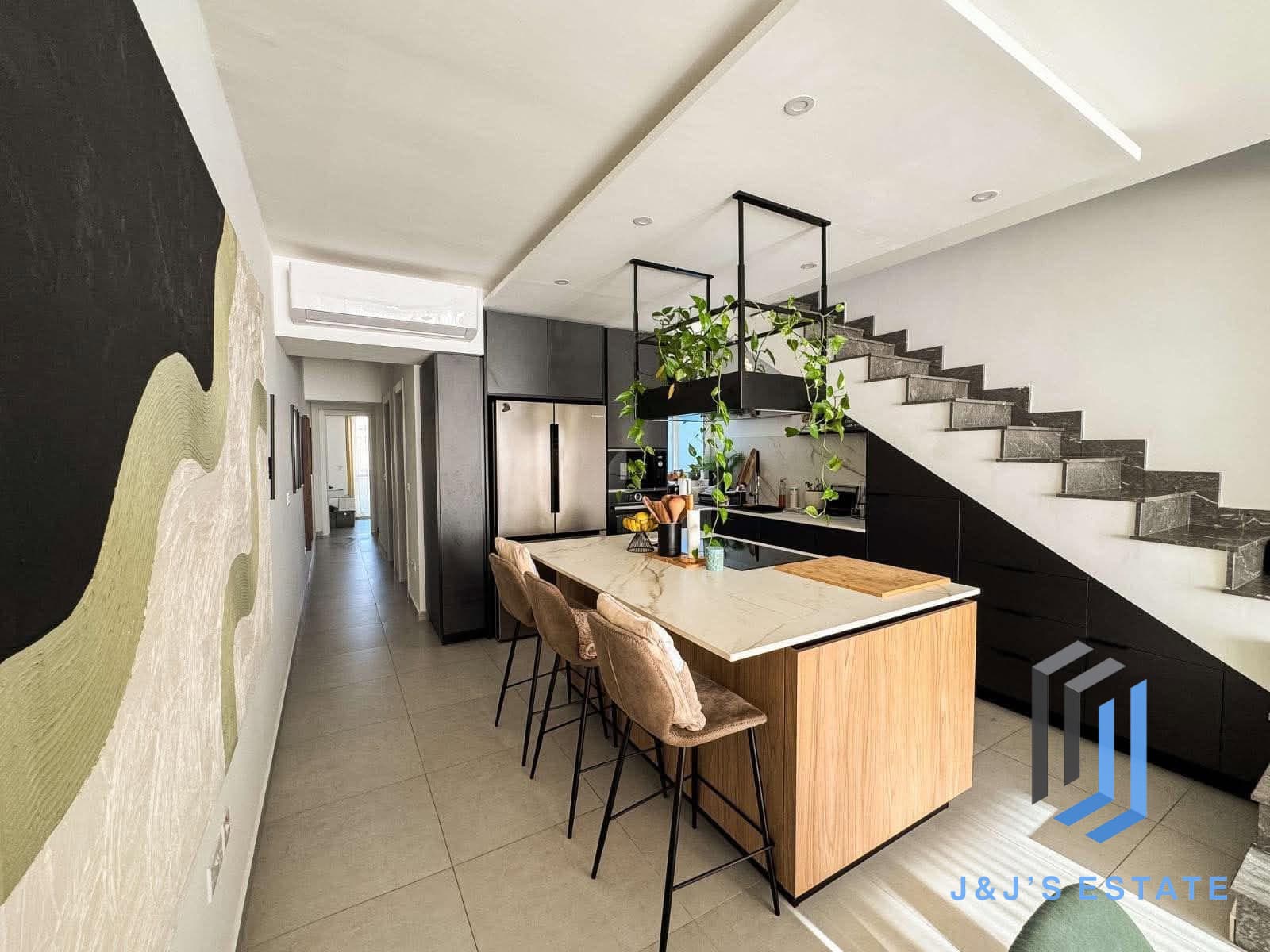 Furnished 2-Bed Duplex Penthouse, Naxxar