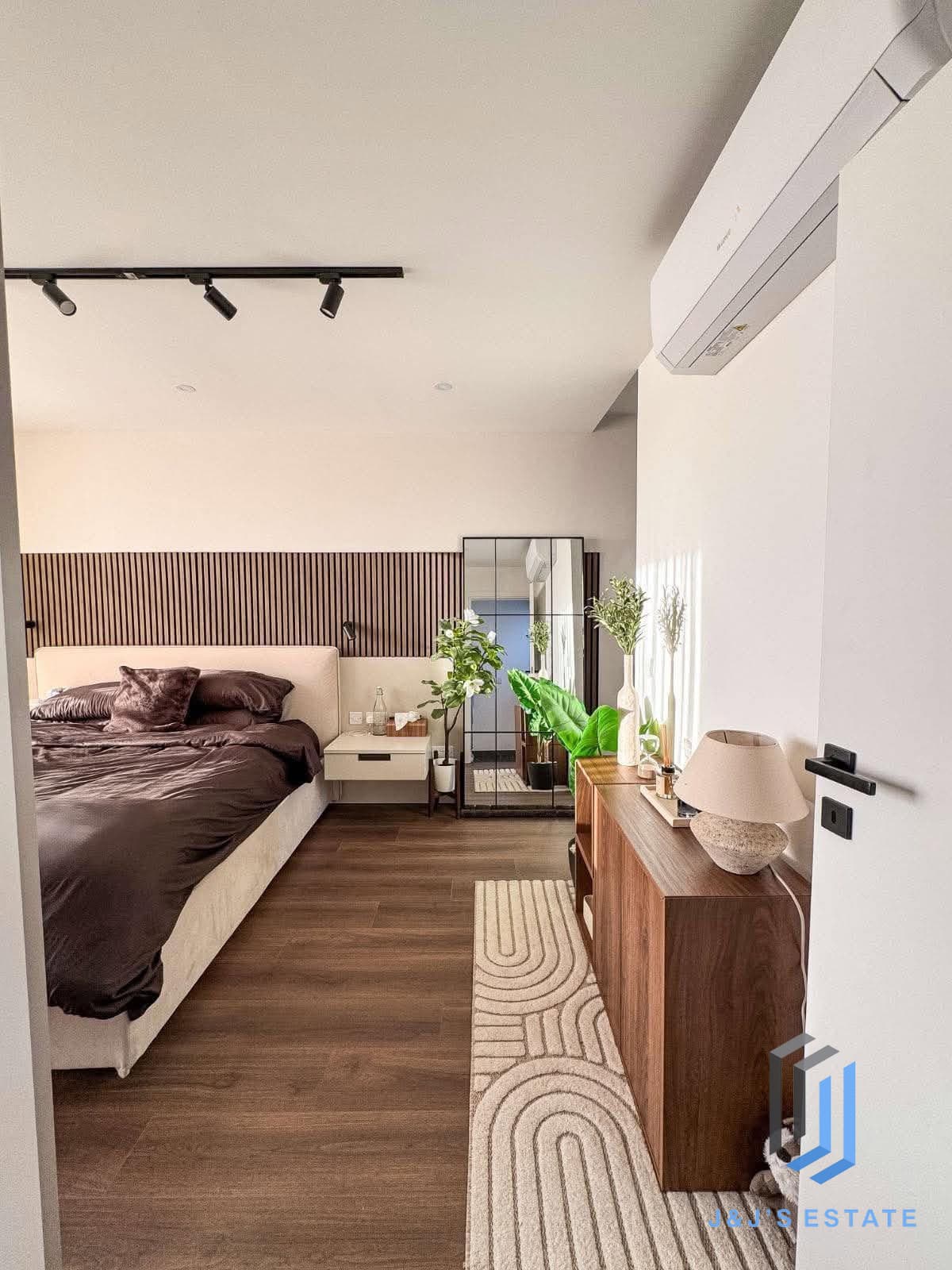 Furnished 2-Bed Duplex Penthouse, Naxxar · 7