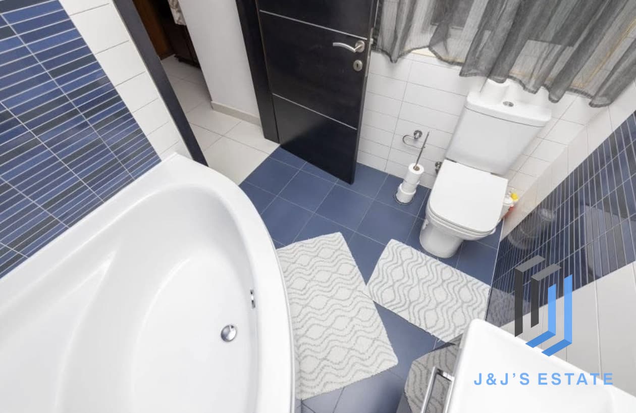Furnished 2-Bed, 2-Bath Apartment in Qawra · 10
