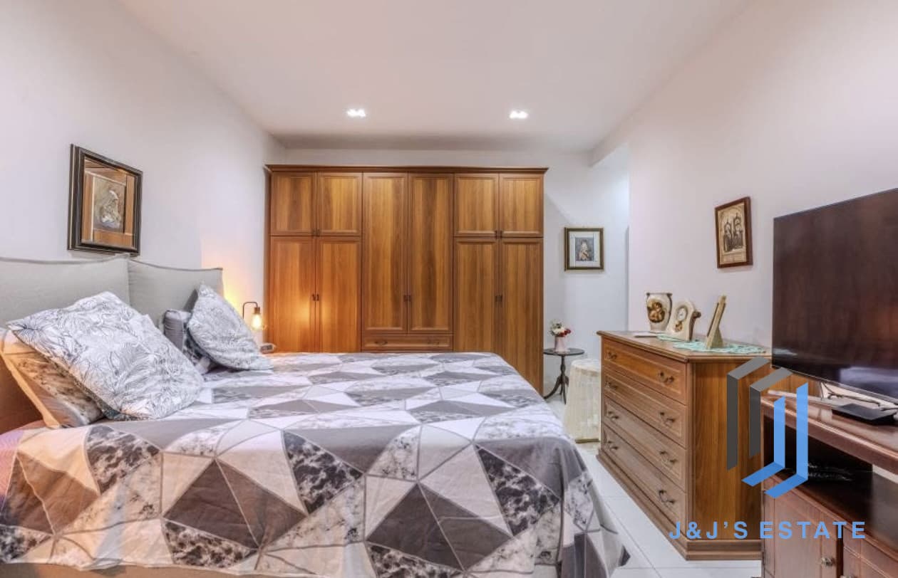 Furnished 2-Bed, 2-Bath Apartment in Qawra · 5