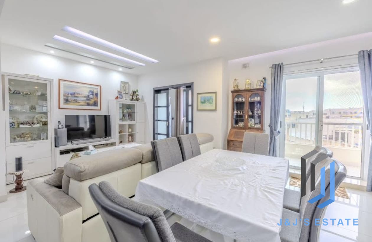 Furnished 2-Bed, 2-Bath Apartment in Qawra