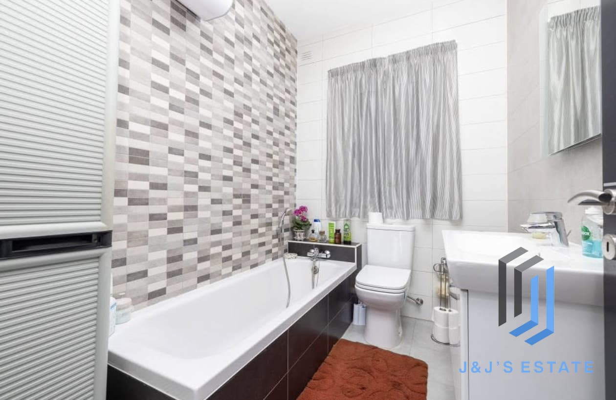 Furnished 2-Bed, 2-Bath Apartment in Qawra · 9