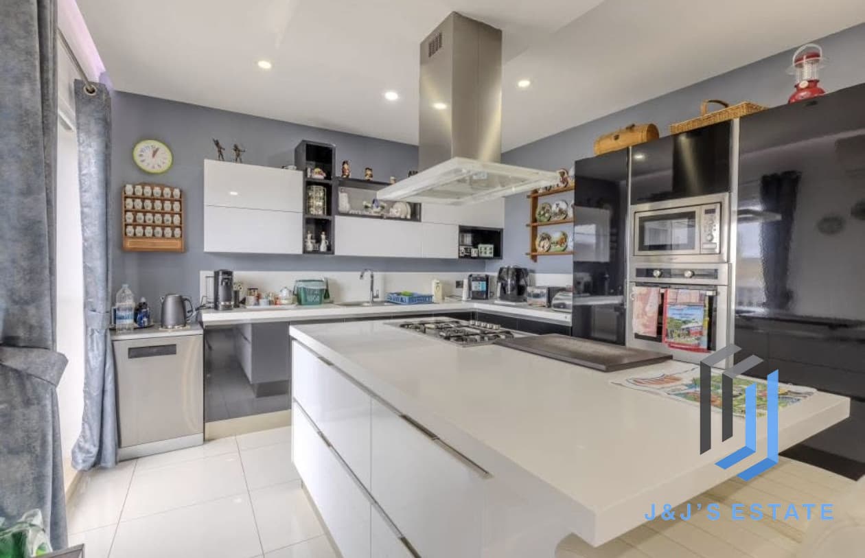 Furnished 2-Bed, 2-Bath Apartment in Qawra · 3