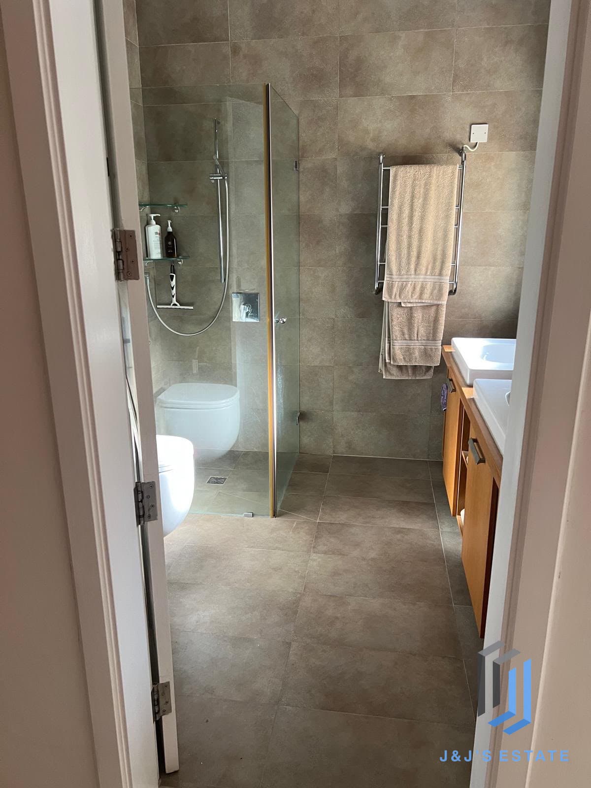 Spacious 4-Bed Sliema Apartment with Sea Views · 9