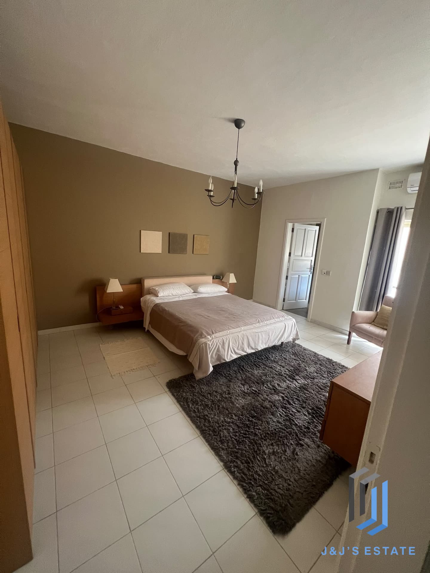 Spacious 4-Bed Sliema Apartment with Sea Views · 8