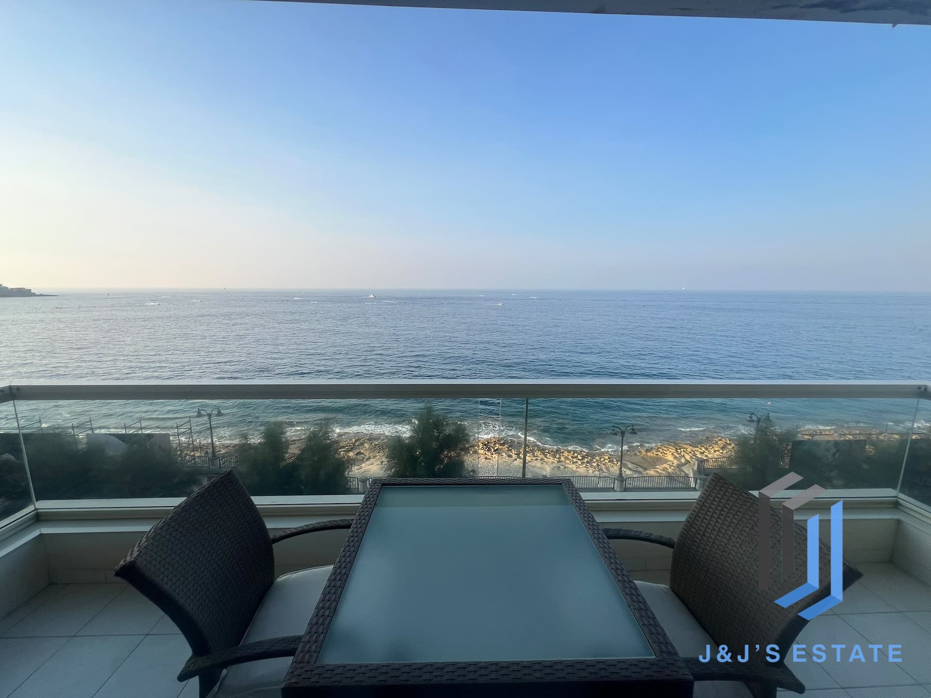 Spacious 4-Bed Sliema Apartment with Sea Views