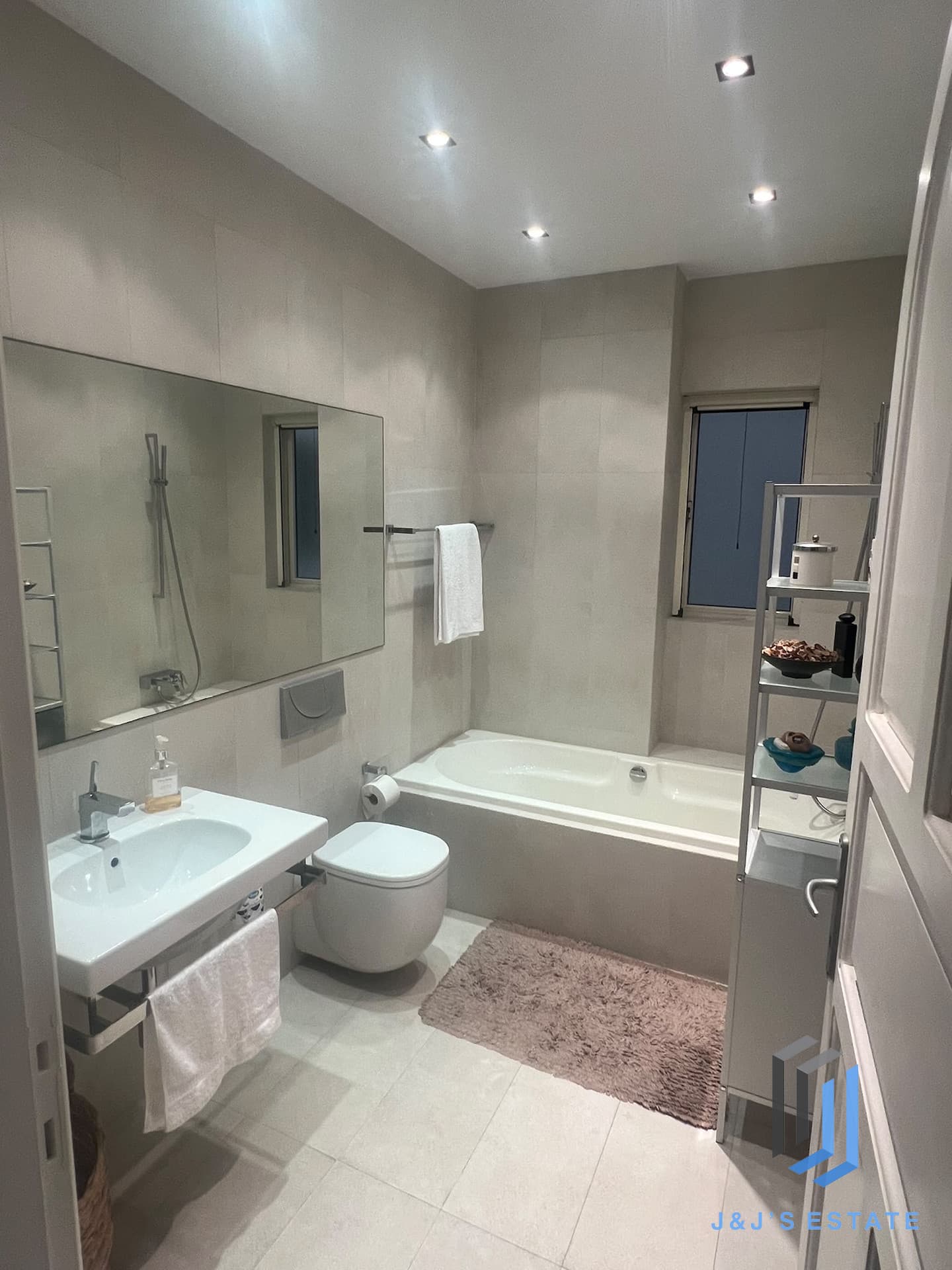 Spacious 4-Bed Sliema Apartment with Sea Views · 10