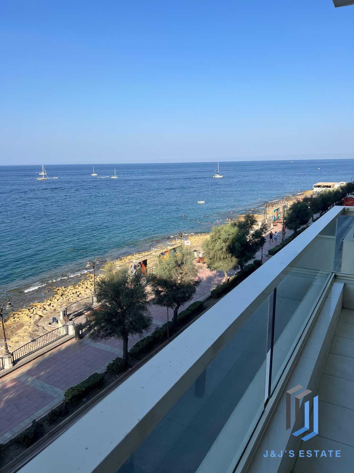Spacious 4-Bed Sliema Apartment with Sea Views · 2