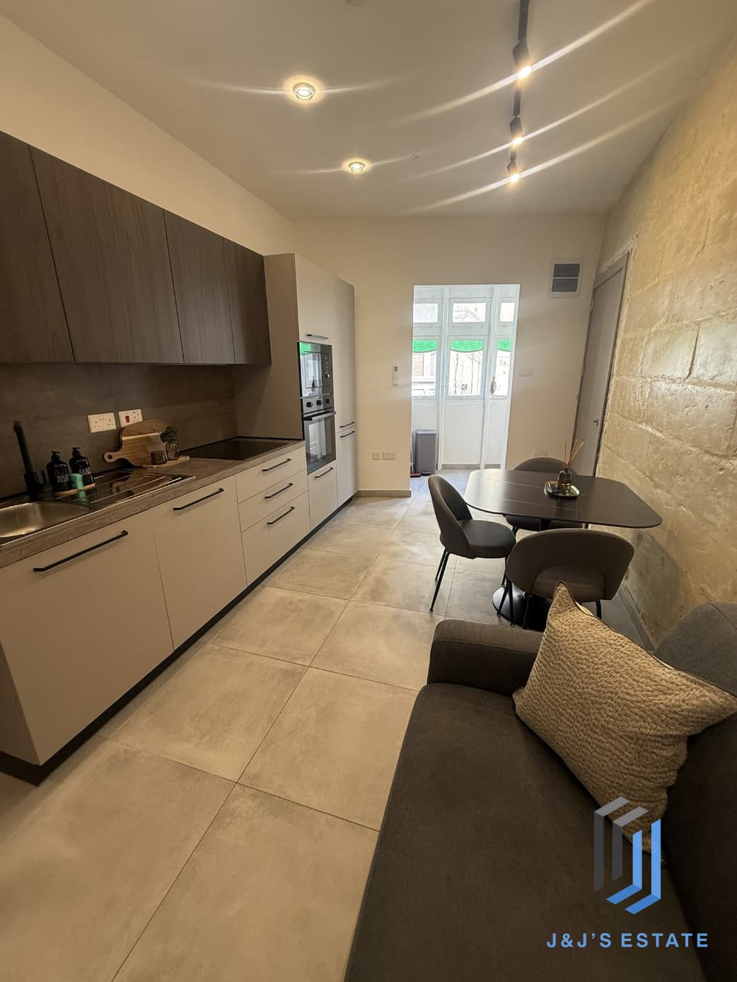 Bright 2-Bedroom Apartment in Central Sliema · 3
