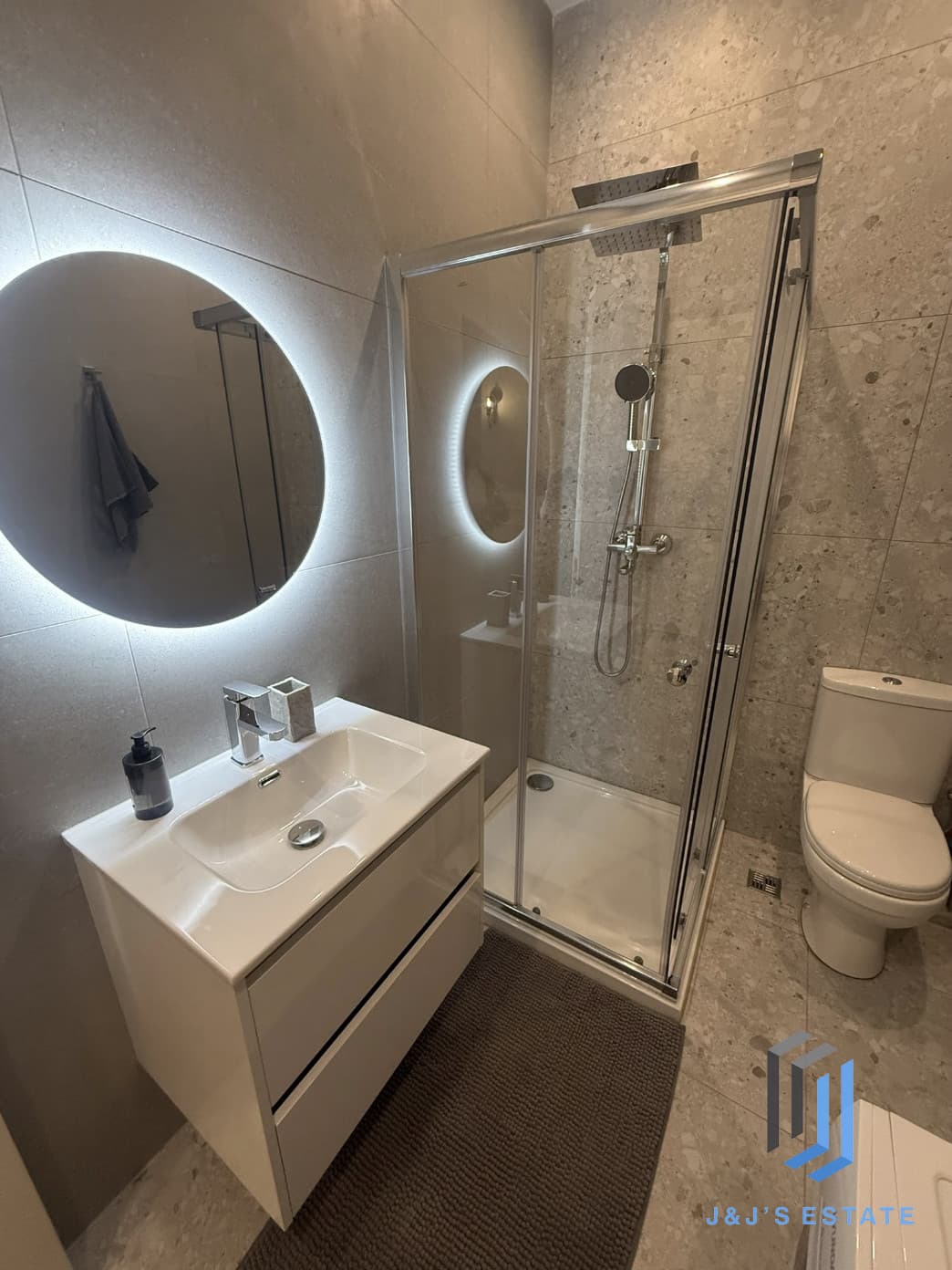 Bright 2-Bedroom Apartment in Central Sliema · 6