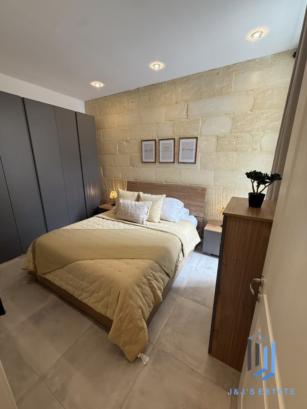 Bright 2-Bedroom Apartment in Central Sliema · 4