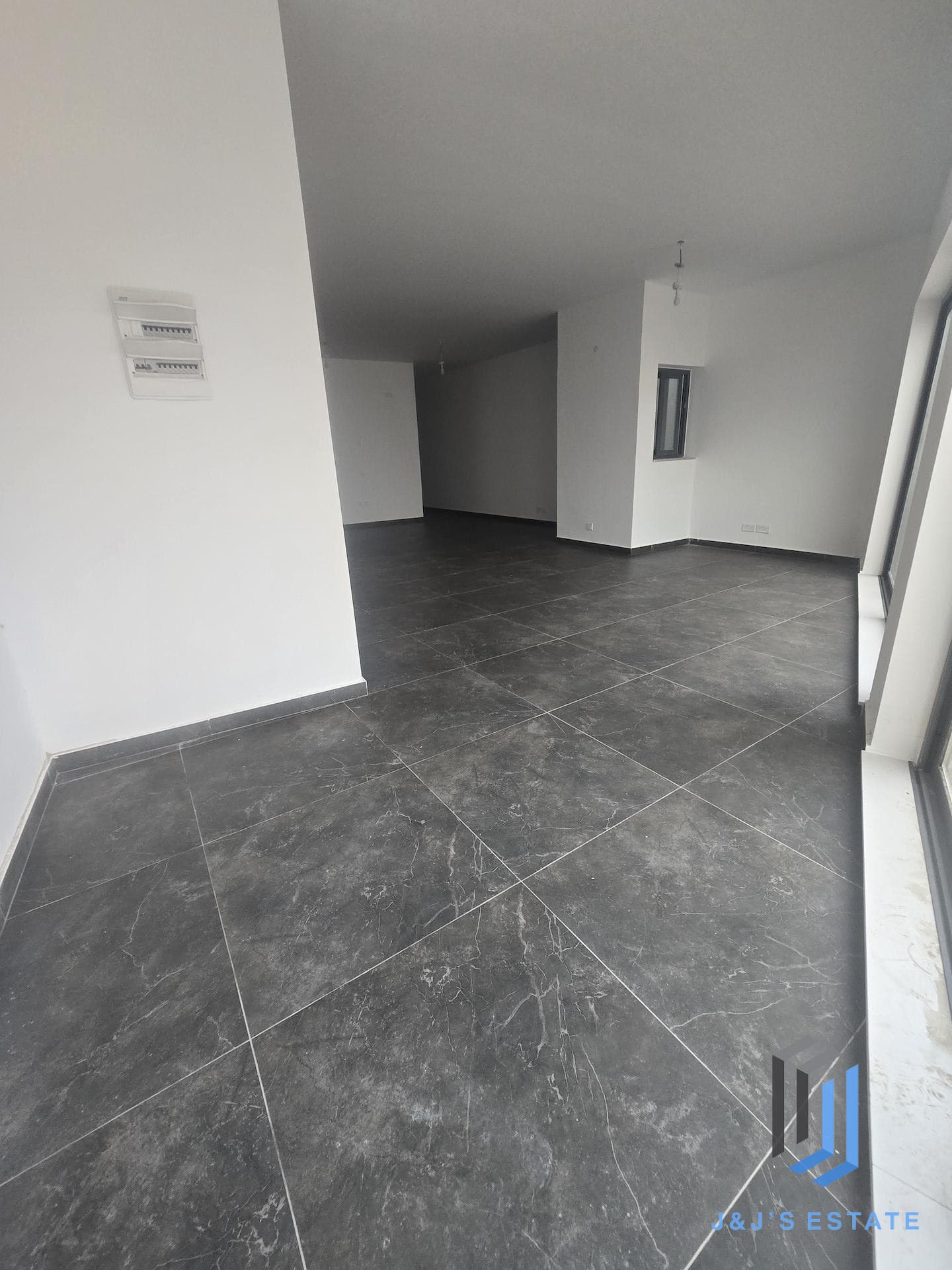 Spacious Modern 3-Bed Apartment in Attard · 6