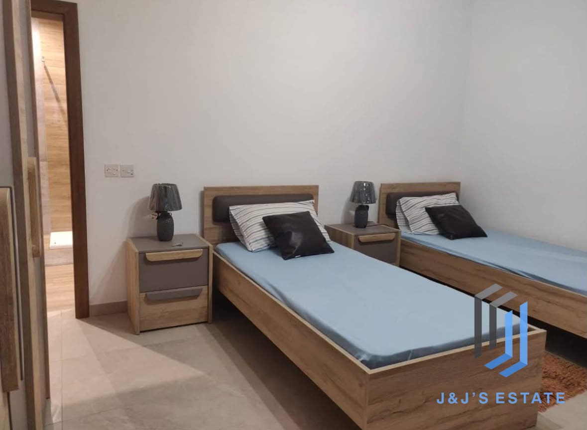 Fully furnished three-bedroom apartment in Zebbug · 10