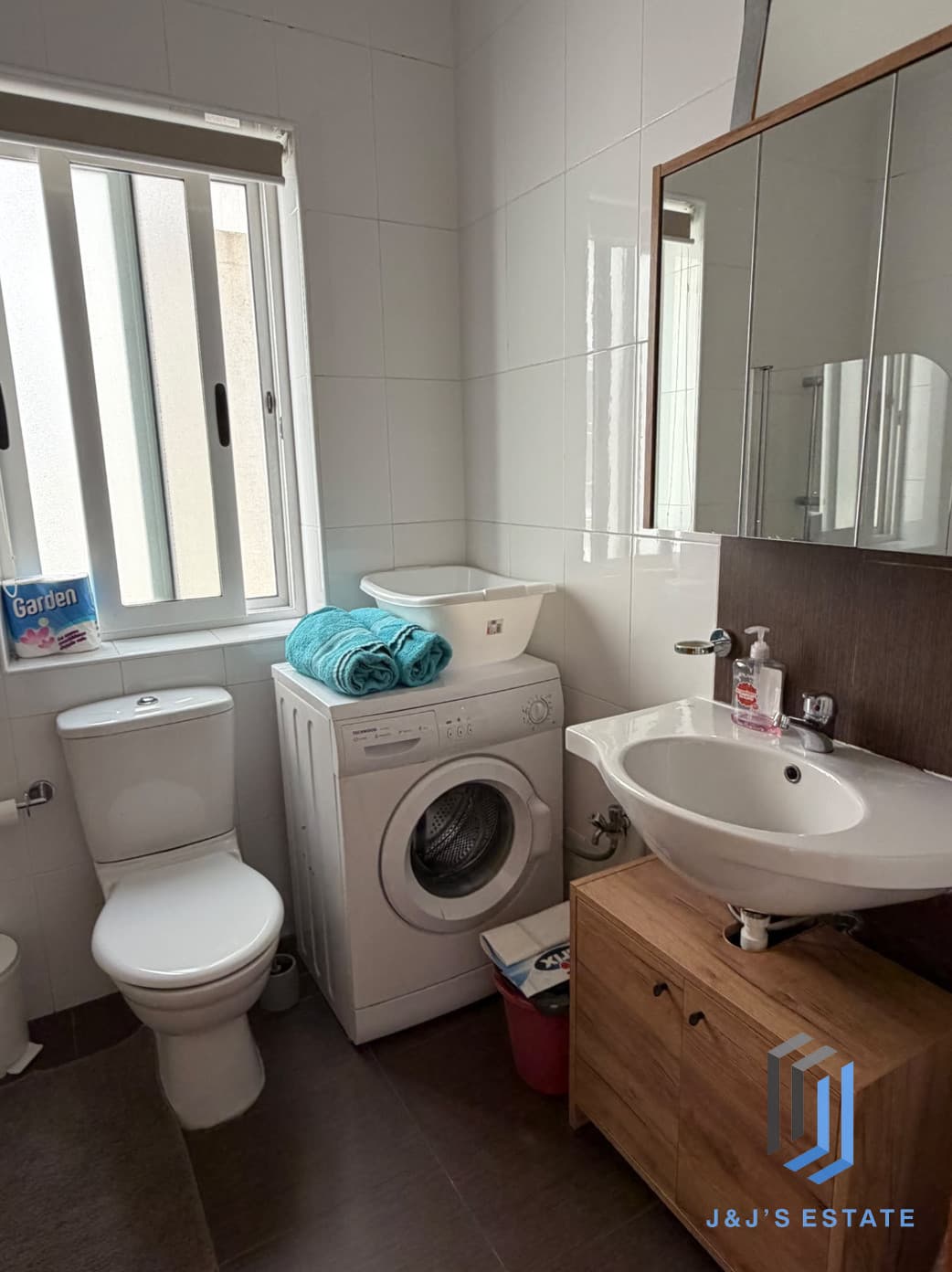 Furnished 1-Bedroom Apartment in Gzira · 11