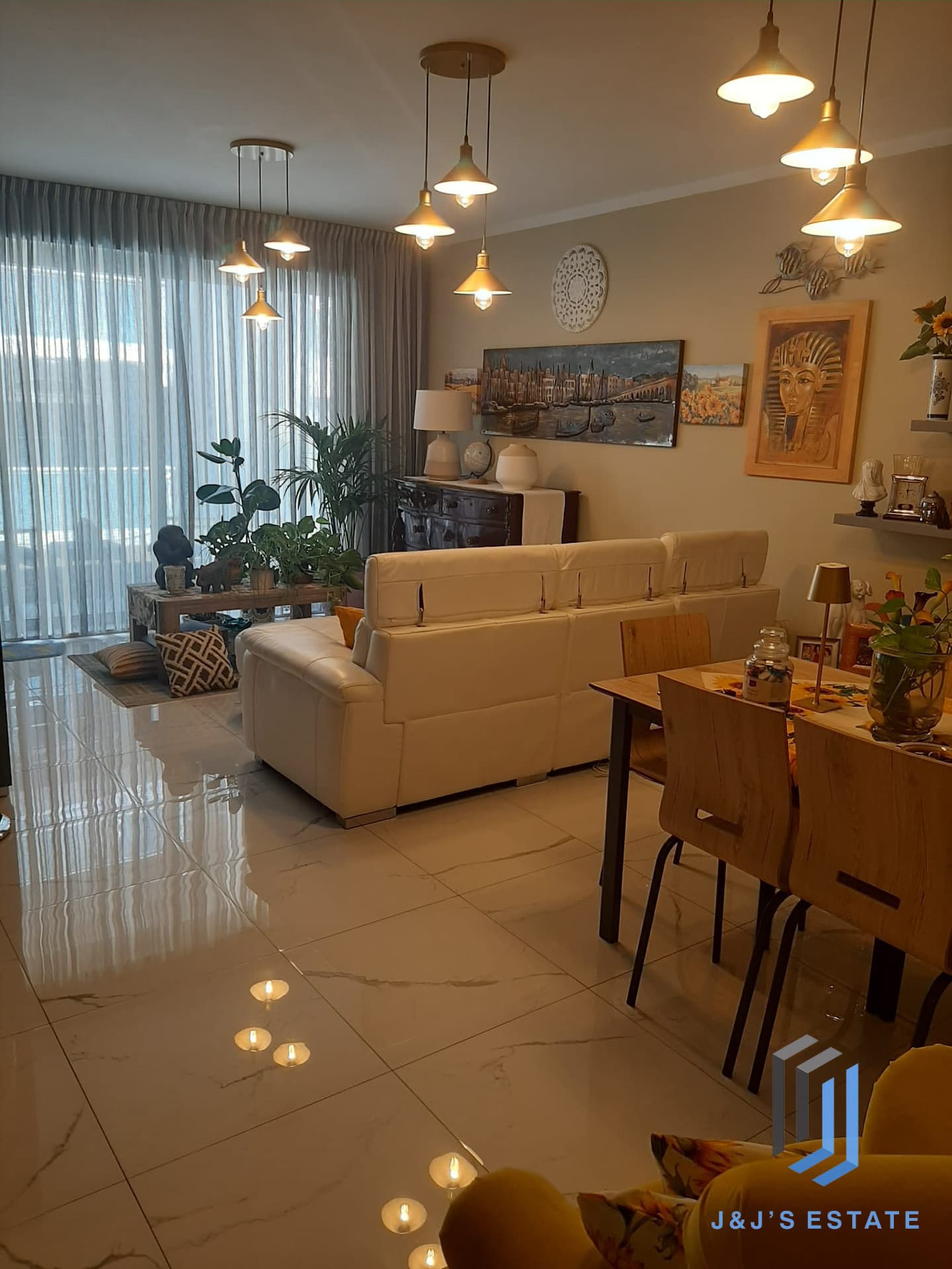 Furnished 2-Bed Apartment with Sea Views in St Paul's Bay