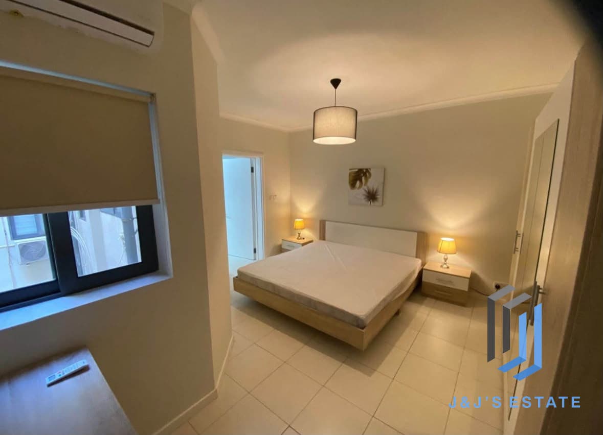 Spacious Three-Bedroom Apartment Near the Sliema Seafront · 4