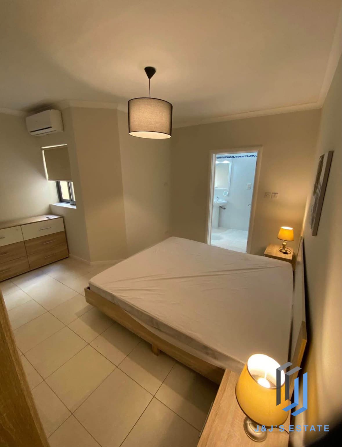 Spacious Three-Bedroom Apartment Near the Sliema Seafront · 5