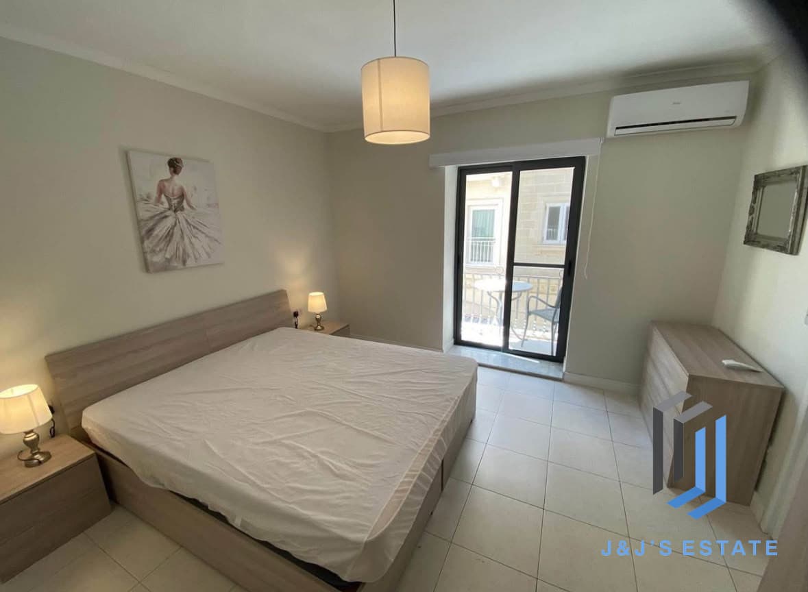 Spacious Three-Bedroom Apartment Near the Sliema Seafront · 7
