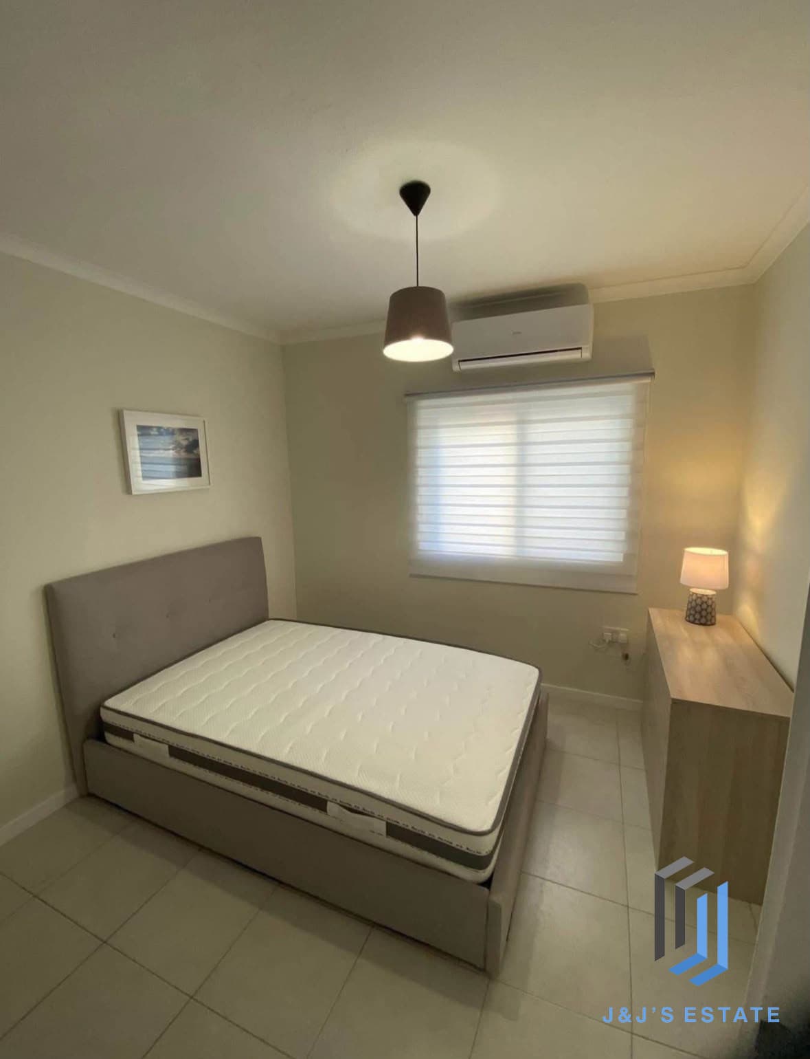 Spacious Three-Bedroom Apartment Near the Sliema Seafront · 8
