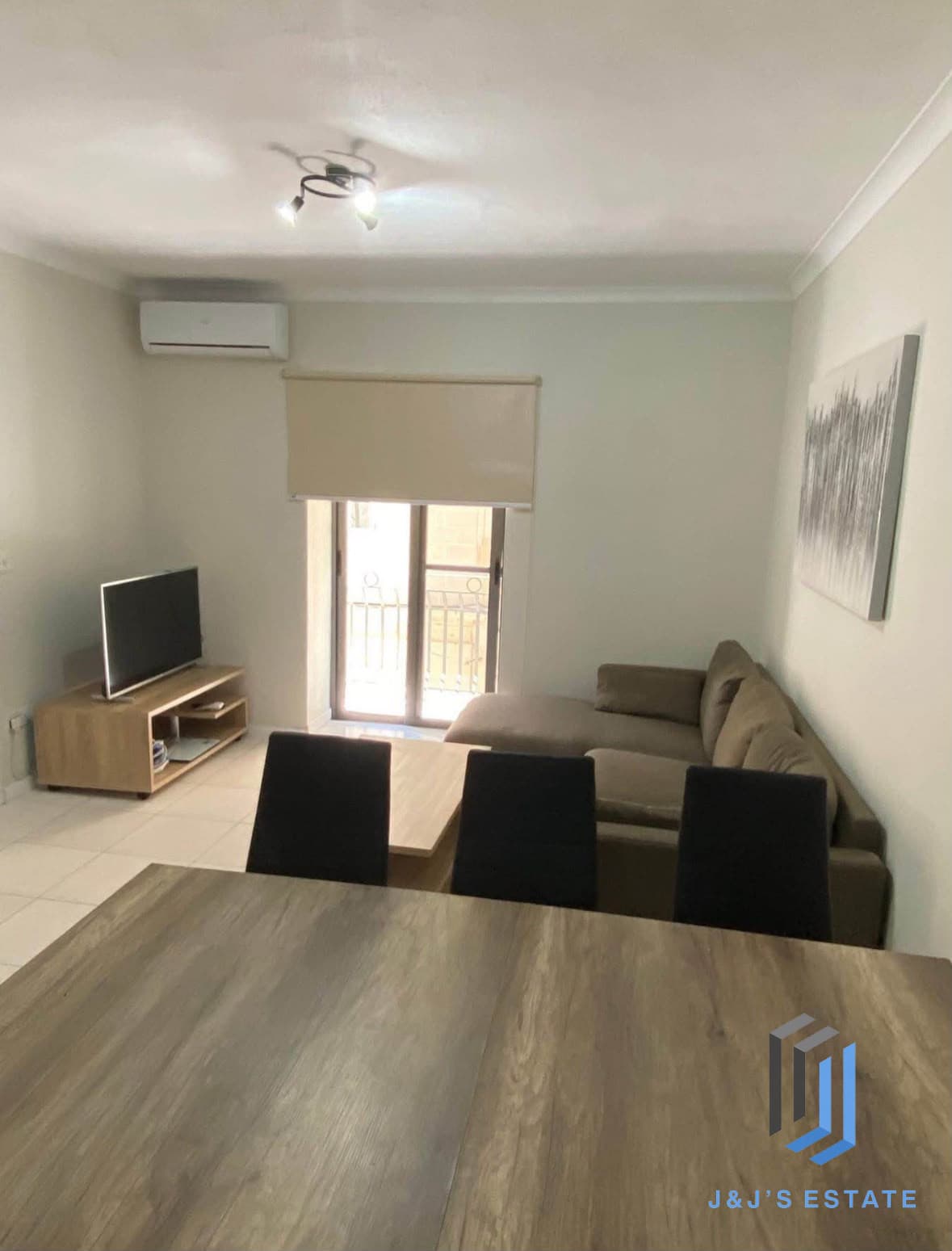 Spacious Three-Bedroom Apartment Near the Sliema Seafront · 3