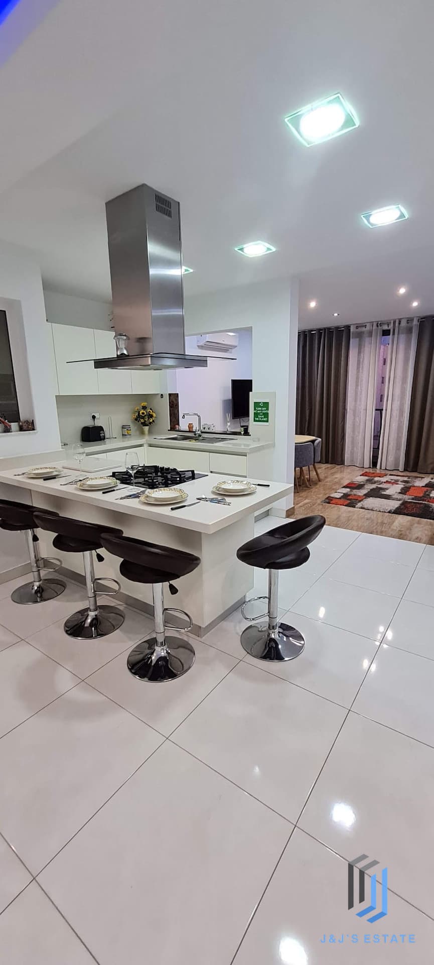 Fully furnished 2-bedroom apartment with sea view in Bugibba · 1