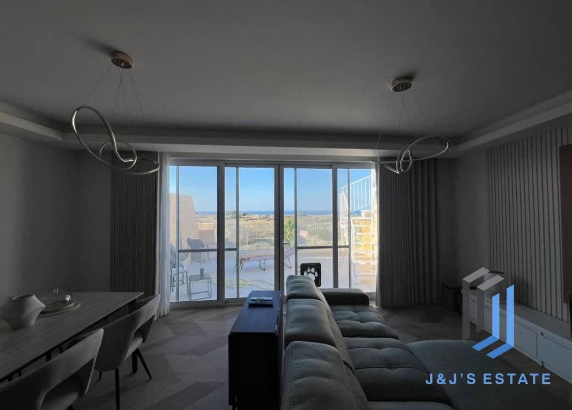 Three-bedroom furnished penthouse with pool, garage and panoramic views in Għarb · 3