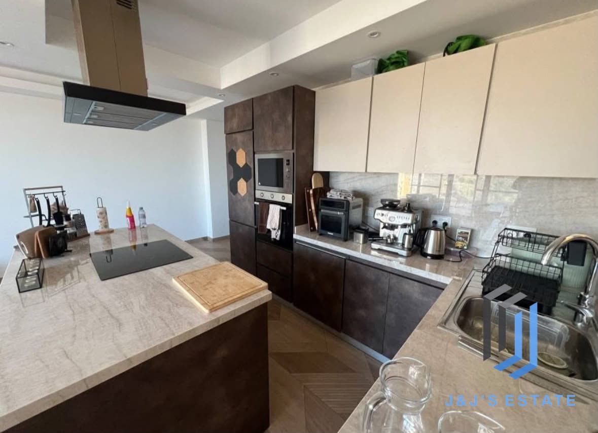 Three-bedroom furnished penthouse with pool, garage and panoramic views in Għarb · 5