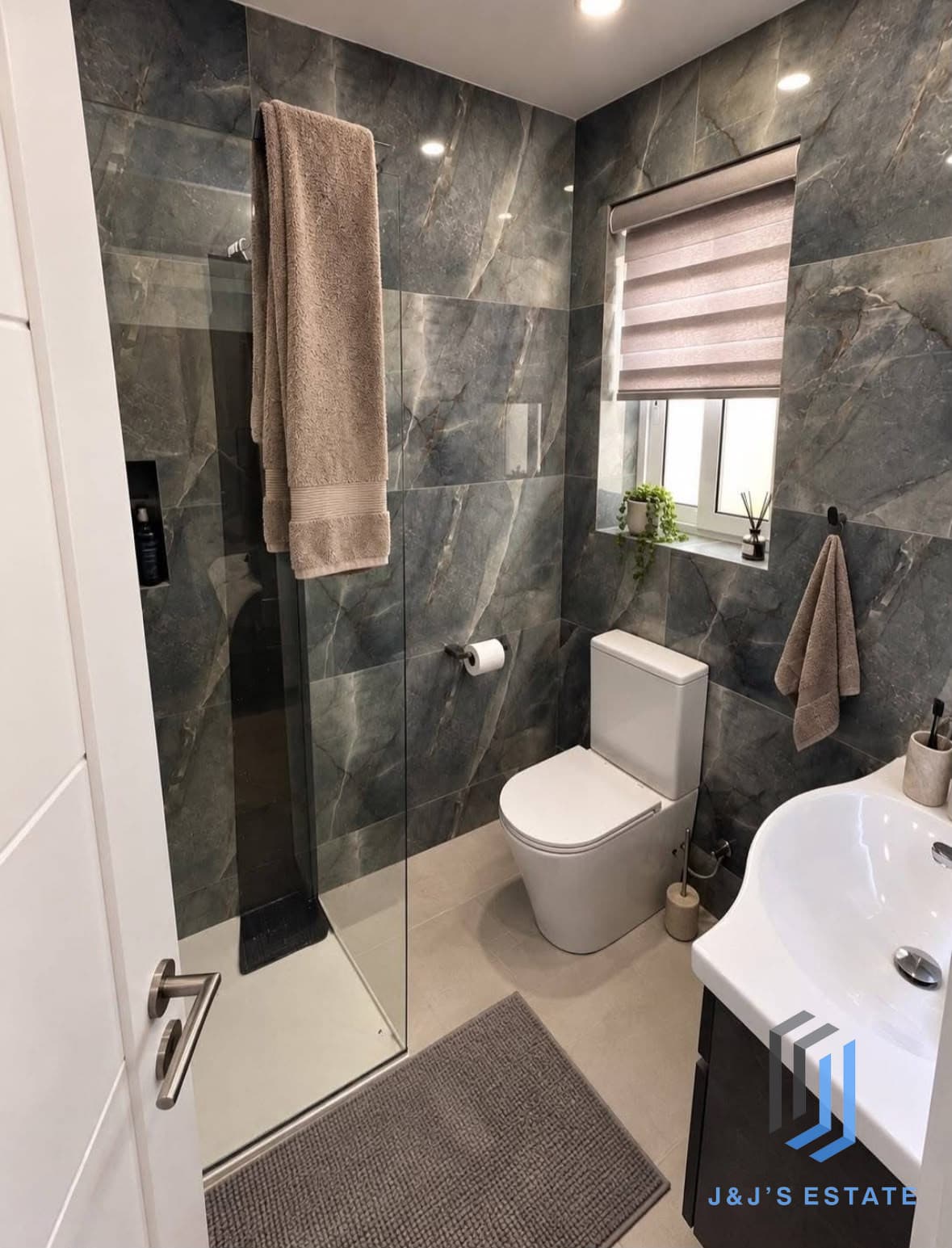 Three-bedroom furnished penthouse with pool, garage and panoramic views in Għarb · 10