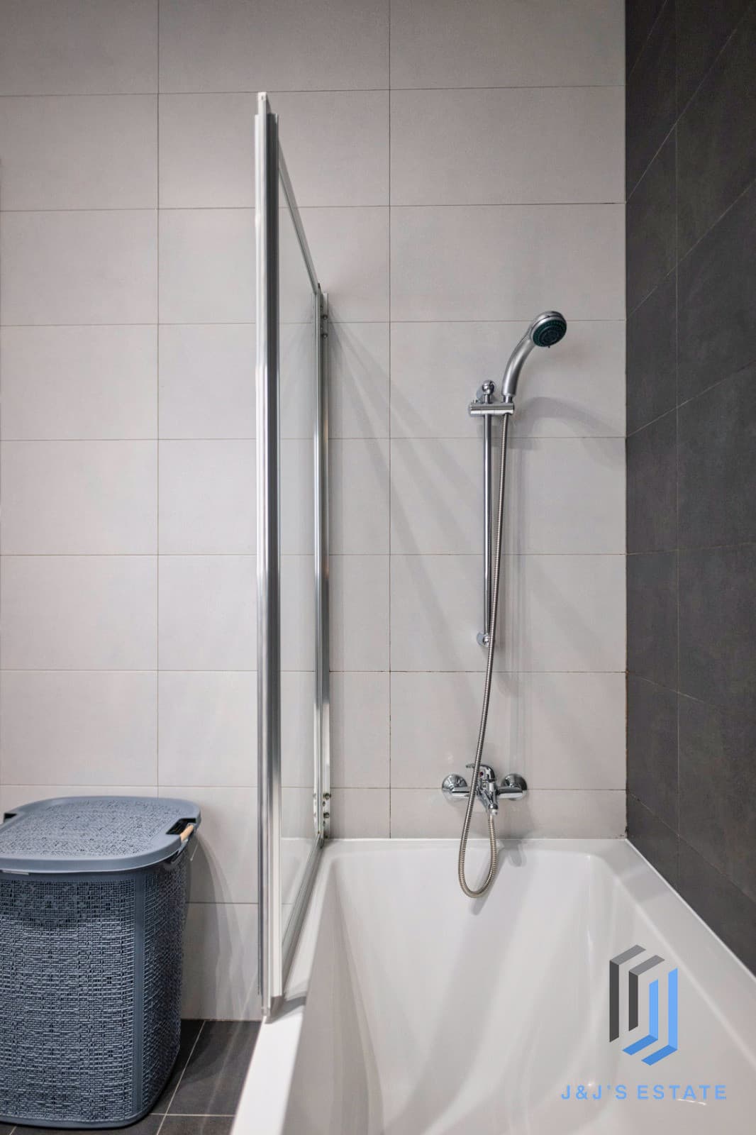 Furnished 3-Bed, 2-Bath Apartment in Sliema/Gzira Side · 34