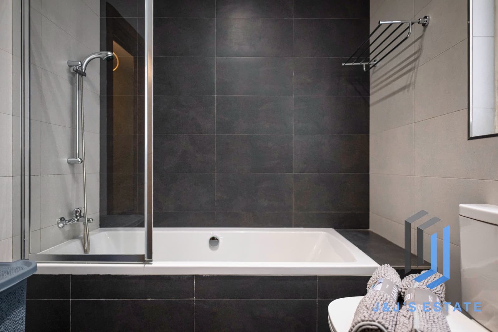 Furnished 3-Bed, 2-Bath Apartment in Sliema/Gzira Side · 36