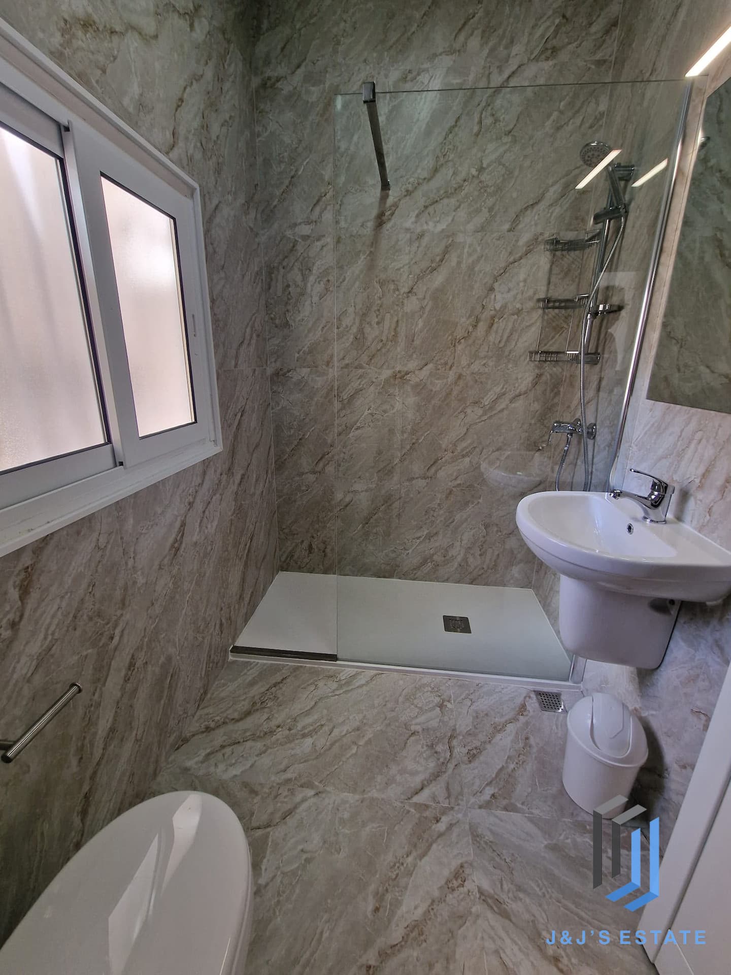 Fully Furnished 3 Bedroom 1 bathroom Apartment in Bugibba · 7