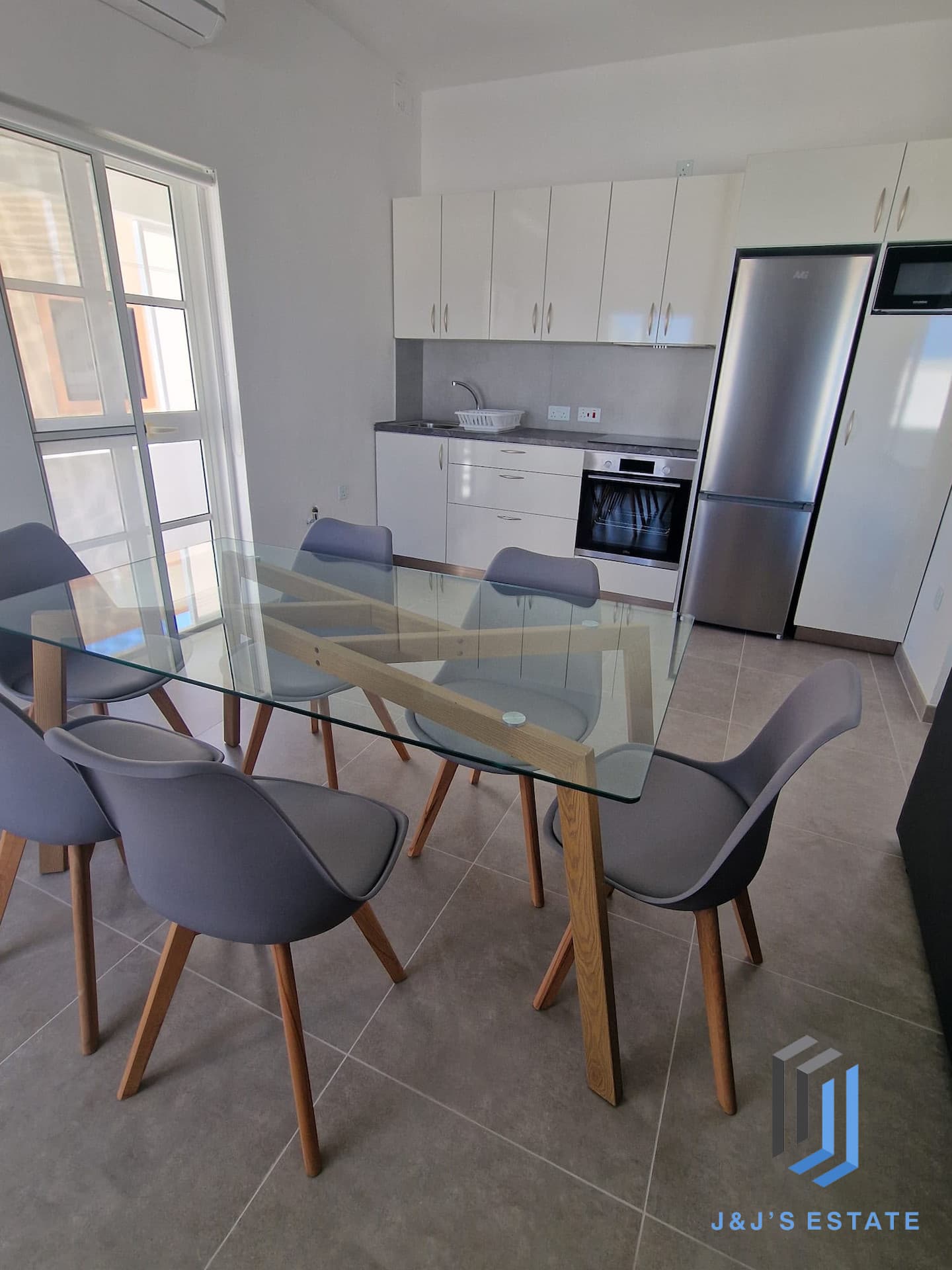 Fully Furnished 3 Bedroom 1 bathroom Apartment in Bugibba · 2