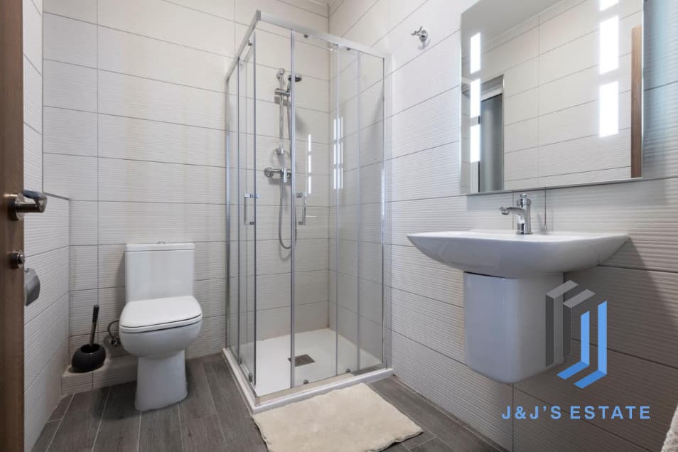 Fully Furnished 2-Bed Apartment in Kappara · 16