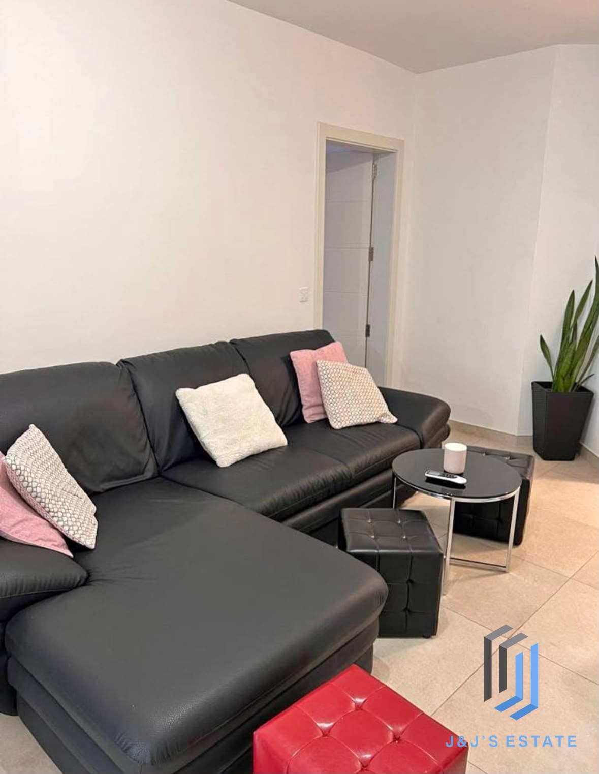Modern 2-Bed Apartment in Ta' Xbiex with Elevator