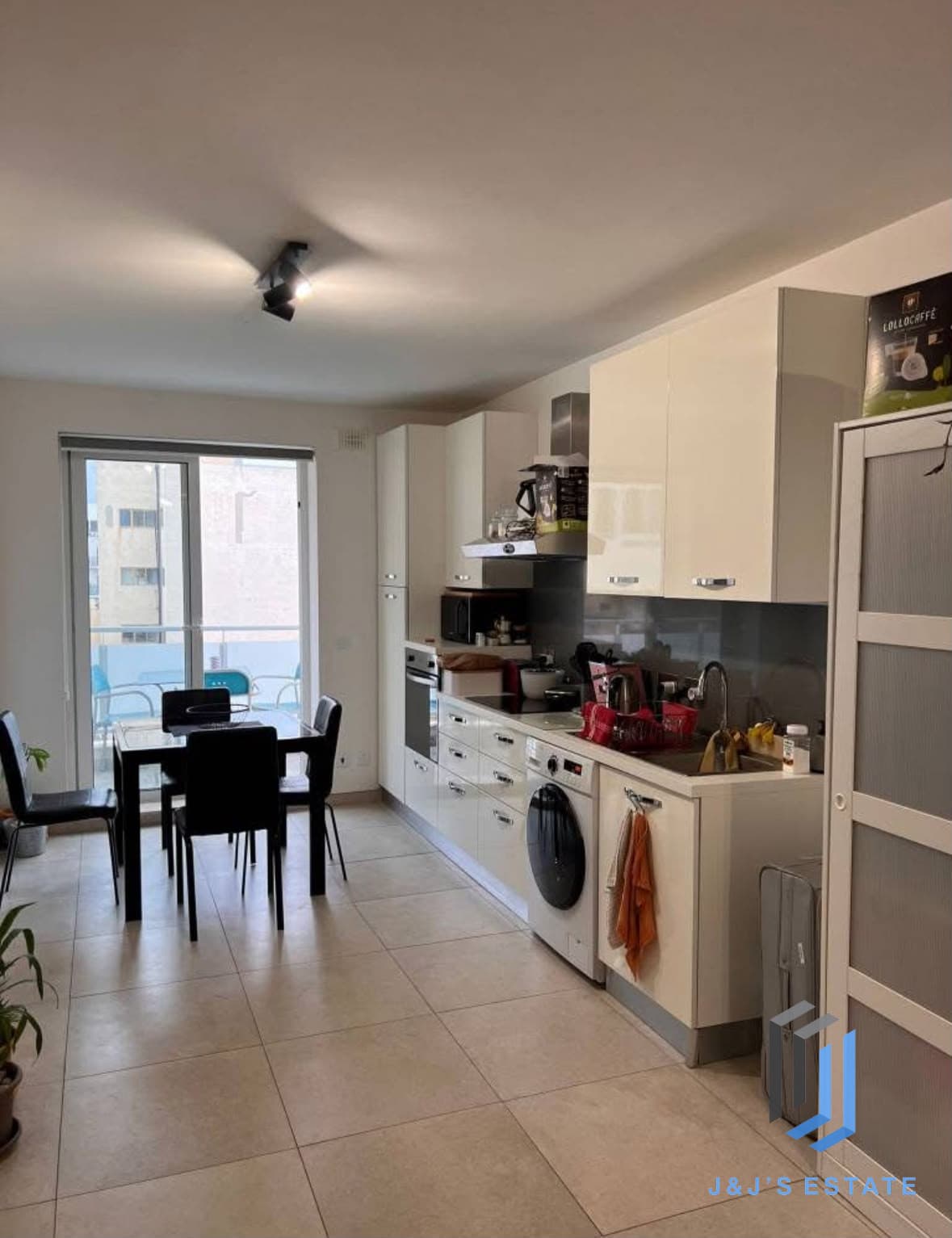 Modern 2-Bed Apartment in Ta' Xbiex with Elevator · 3