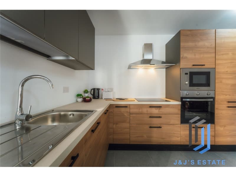 Furnished 2-Bed, 2-Bath Apartment in Pieta · 8
