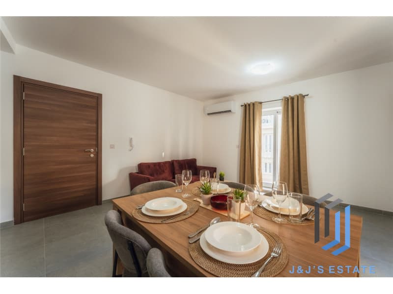 Furnished 2-Bed, 2-Bath Apartment in Pieta · 4