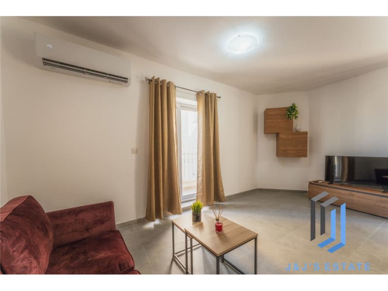 Furnished 2-Bed, 2-Bath Apartment in Pieta · 3
