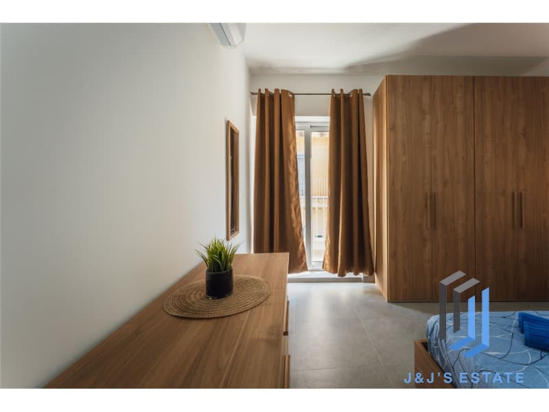 Furnished 2-Bed, 2-Bath Apartment in Pieta · 17