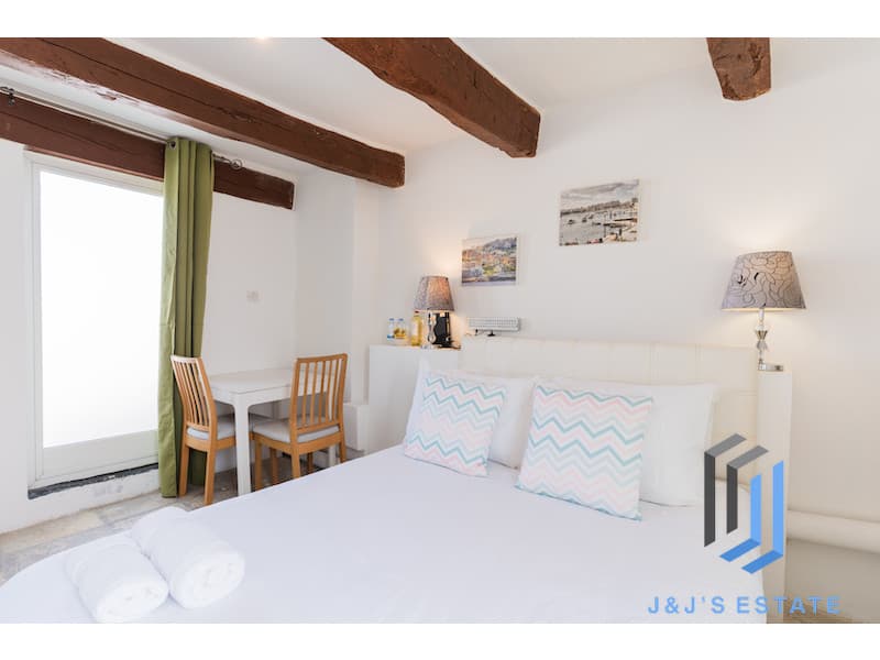 Furnished 1-Bedroom Apartment in Valletta · 8