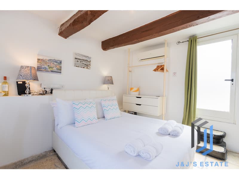 Furnished 1-Bedroom Apartment in Valletta · 12