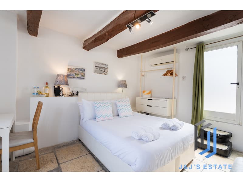 Furnished 1-Bedroom Apartment in Valletta · 13