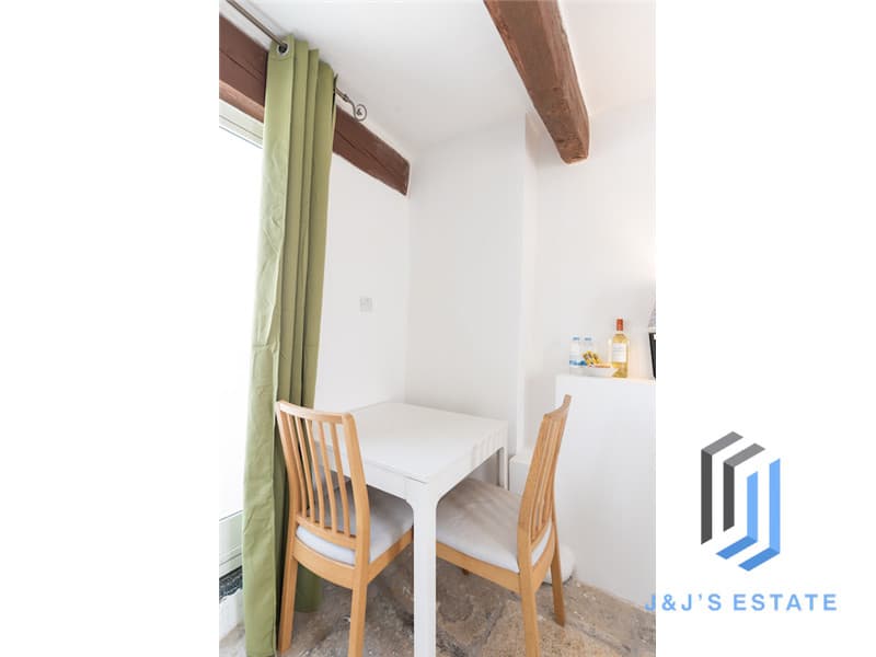Furnished 1-Bedroom Apartment in Valletta · 15